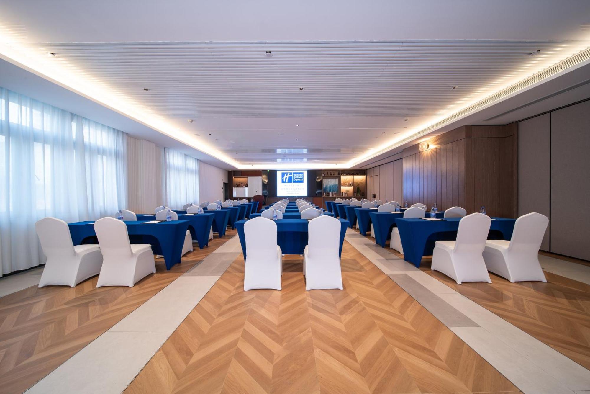 Holiday Inn Express Shanghai Pujiang Lianhang Road By Ihg Exterior photo