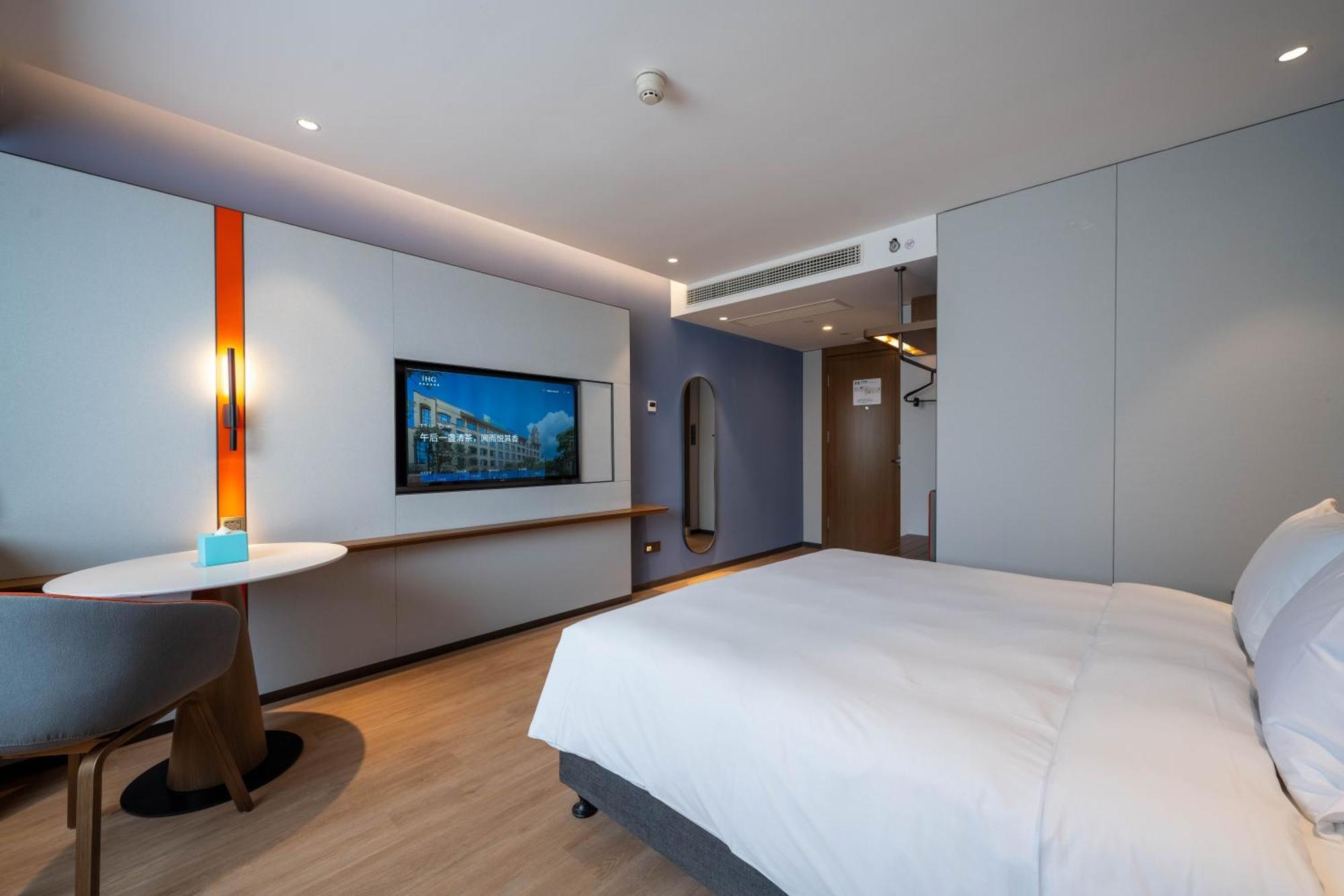 Holiday Inn Express Shanghai Pujiang Lianhang Road By Ihg Exterior photo