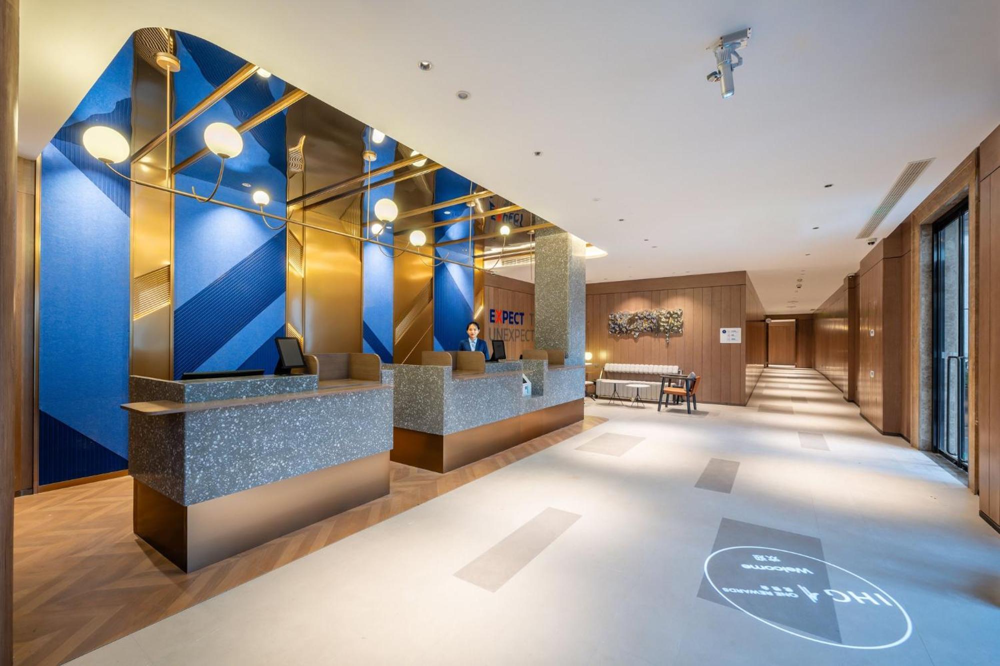 Holiday Inn Express Shanghai Pujiang Lianhang Road By Ihg Exterior photo